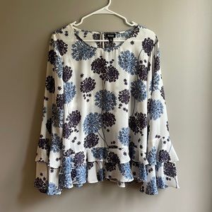 Gorgeous Ruffle sleeve blouse